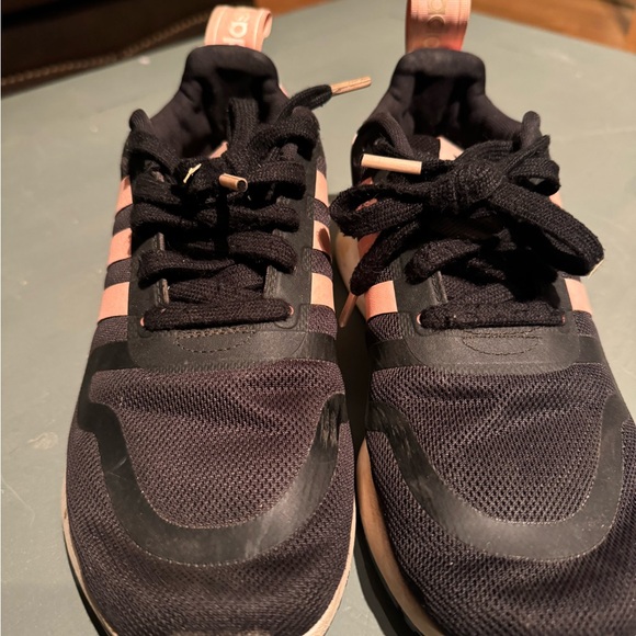 Women’s Size 5 Adidas NMD Shoes - Limited Floral Pattern - Picture 7 of 11